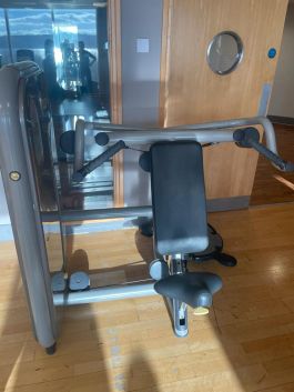 Technogym Element naprava za potisk nad glavo Shoulder Press