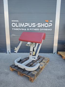 Technogym Pure Strength klop za upogib komolca Scott Bench - Rdeča