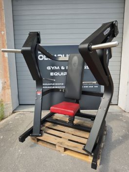 Technogym Pure Strength naprava za potisk s prsi Chest Press