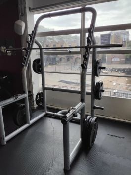 Technogym Element stojalo za počepe squat rack Silver