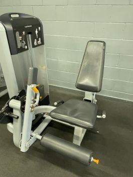 Precor Discovery Line upogib kolen - Leg Curl