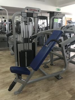 LIFE FITNESS POŠEVNI POTISK S PRSI 