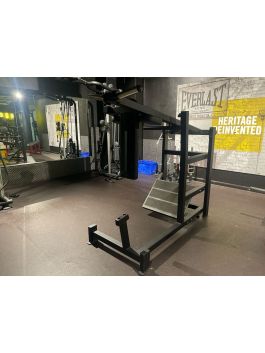 Naprava za počepe Pendulum Squat
